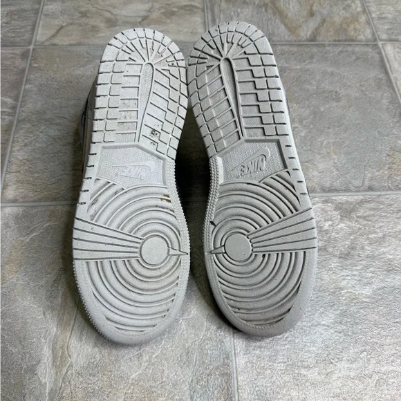 Air Jordan 1 Mid Oxidized Green GS Shoe Size 5.5Y Green FQ8088-103 Preowned - Picture 7 of 8